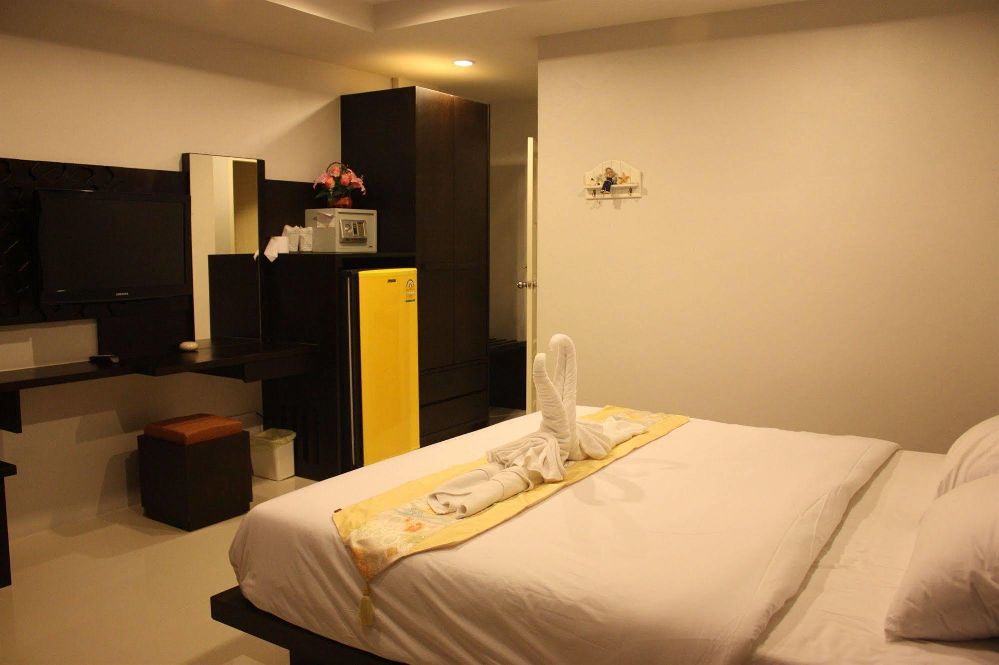 The Silk Hill Hotel Patong Kültér fotó